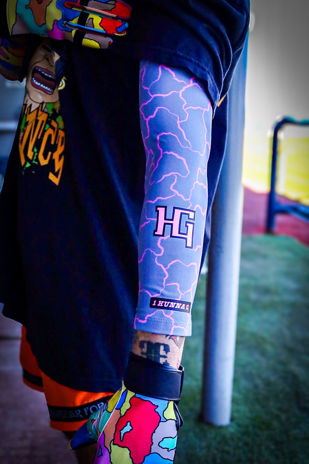 Cracked HunnaG Arm Sleeve (Grey x Pink)